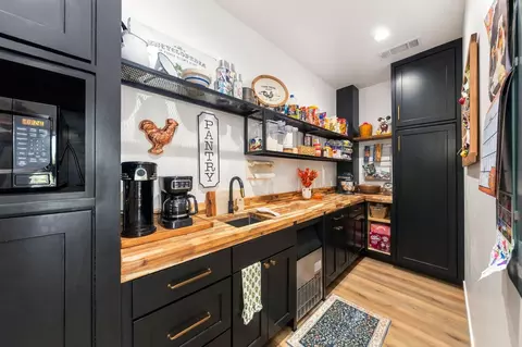 Kitchen - 22309 Adobe Rd, Red Bluff, CA 96080 photo 5 of 6