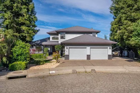 416 Arbor Pl, Redding, CA 96001