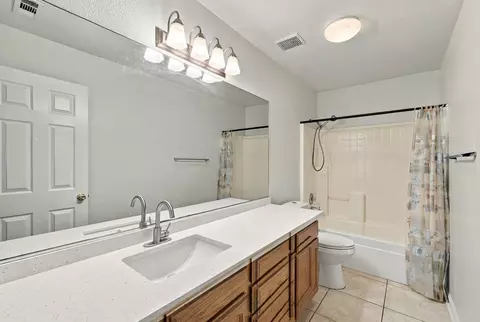 Bath - 3549 Adams Ln, Redding, CA 96002 photo 3 of 4