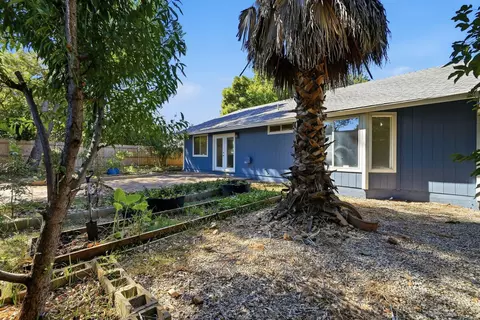 Exterior - 3549 Adams Ln, Redding, CA 96002 photo 10 of 14