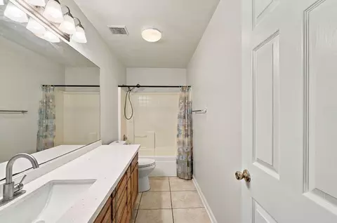 Bath - 3549 Adams Ln, Redding, CA 96002 photo 4 of 4