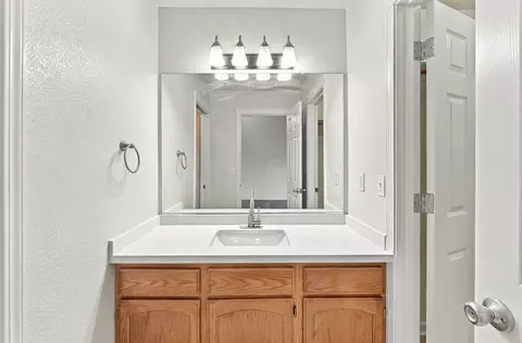 Bath - 3549 Adams Ln, Redding, CA 96002 photo 1 of 4
