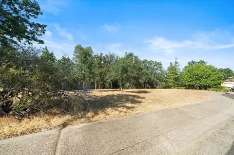 866 Blackstone Ct, Redding, CA 96003 photo 4