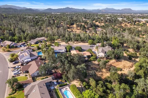 866 Blackstone Ct, Redding, CA 96003 photo 11