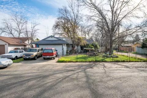 2239 Garden Ave, Redding, CA 96001 photo 2