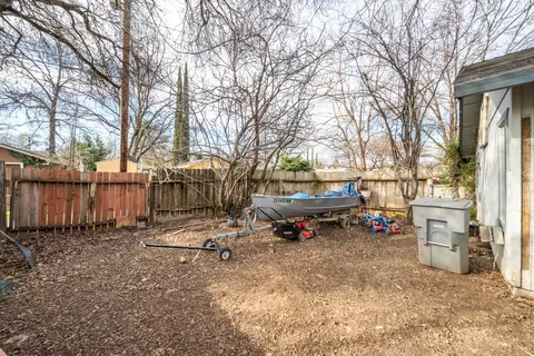 2239 Garden Ave, Redding, CA 96001 photo 32