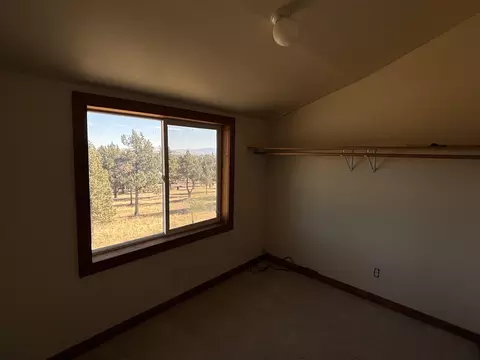 Bedroom - 1059 Gooseloop Loop, Alturas, CA 96101 photo 3 of 7