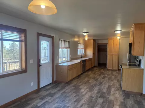 Kitchen - 1059 Gooseloop Loop, Alturas, CA 96101 photo 2 of 4