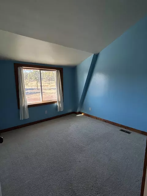 Bedroom - 1059 Gooseloop Loop, Alturas, CA 96101 photo 2 of 7