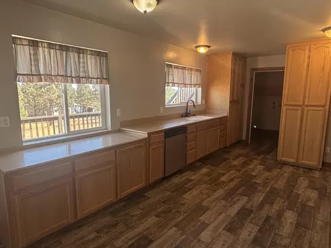 Kitchen - 1059 Gooseloop Loop, Alturas, CA 96101 photo 3 of 4