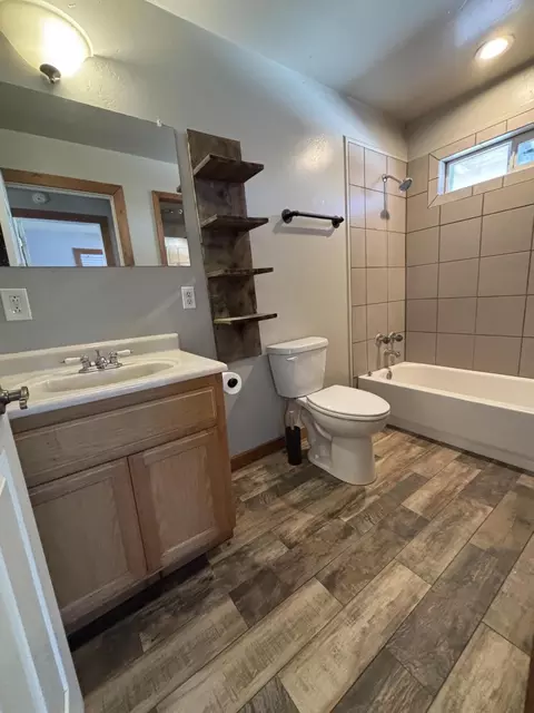 Bath - 1059 Gooseloop Loop, Alturas, CA 96101 photo 3 of 4