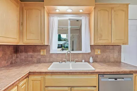 Kitchen - 3540 Dwayne Ct, Redding, CA 96001 photo 2 of 4