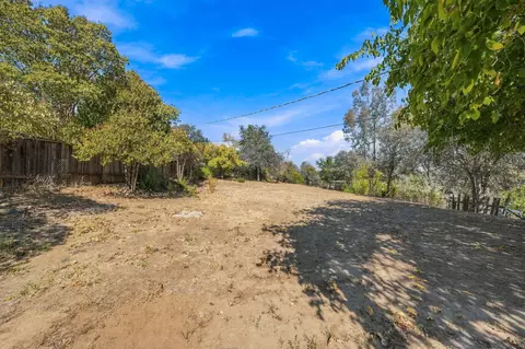 Exterior - 3540 Dwayne Ct, Redding, CA 96001 photo 6 of 9