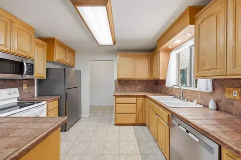 Kitchen - 3540 Dwayne Ct, Redding, CA 96001 photo 3 of 4