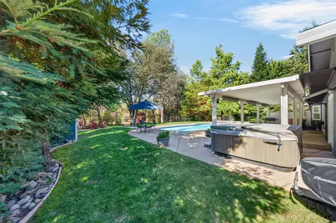 Exterior - 11420 Wales Dr, Redding, CA 96003 photo 14 of 25
