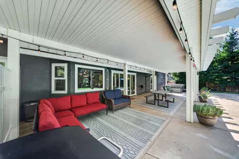 Exterior - 11420 Wales Dr, Redding, CA 96003 photo 11 of 25