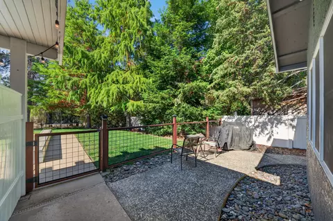 Exterior - 11420 Wales Dr, Redding, CA 96003 photo 9 of 25