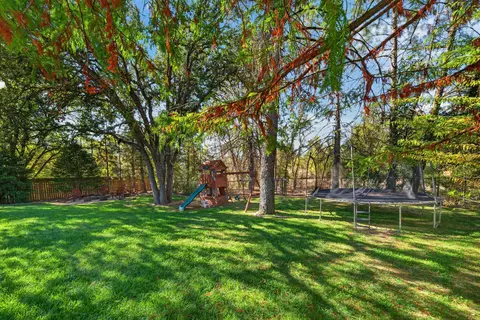 Exterior - 11420 Wales Dr, Redding, CA 96003 photo 18 of 25