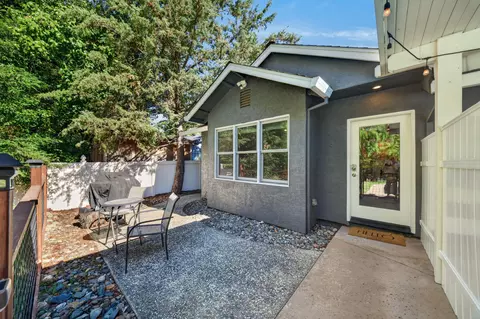Exterior - 11420 Wales Dr, Redding, CA 96003 photo 8 of 25