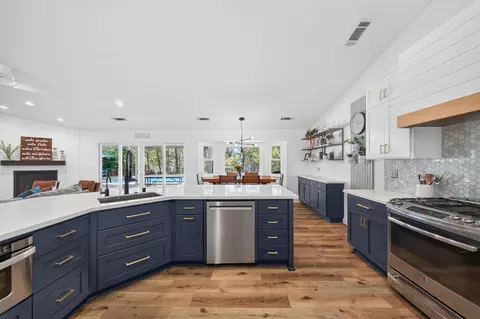 Kitchen - 11420 Wales Dr, Redding, CA 96003 photo 5 of 9