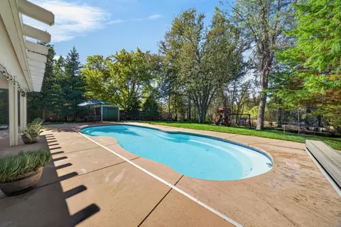Exterior - 11420 Wales Dr, Redding, CA 96003 photo 15 of 25