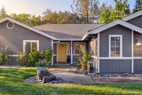 Exterior - 11420 Wales Dr, Redding, CA 96003 photo 3 of 25