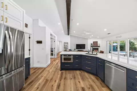 Kitchen - 11420 Wales Dr, Redding, CA 96003 photo 4 of 9