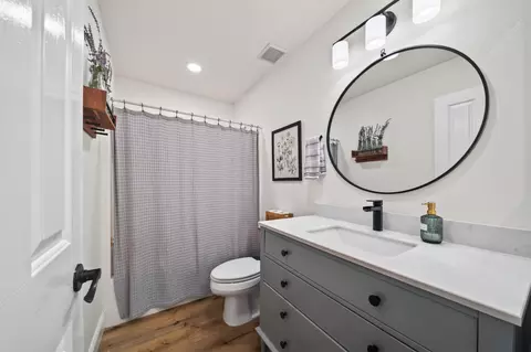 Bath - 11420 Wales Dr, Redding, CA 96003 photo 5 of 6