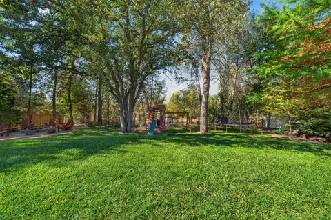 Exterior - 11420 Wales Dr, Redding, CA 96003 photo 17 of 25