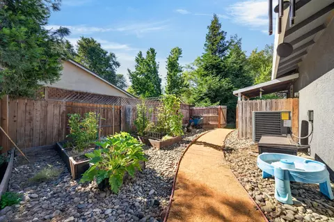 Exterior - 11420 Wales Dr, Redding, CA 96003 photo 23 of 25