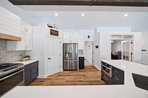 Kitchen - 11420 Wales Dr, Redding, CA 96003 photo 7 of 9