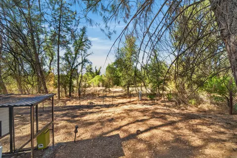 Exterior - 11420 Wales Dr, Redding, CA 96003 photo 21 of 25
