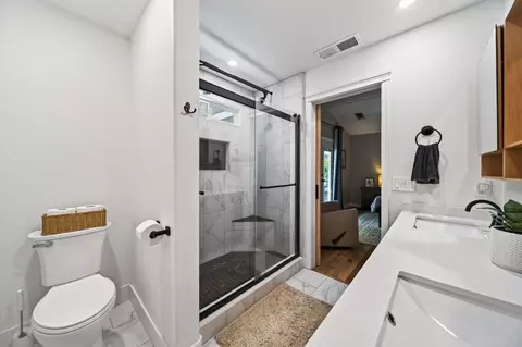 Bath - 11420 Wales Dr, Redding, CA 96003 photo 4 of 6