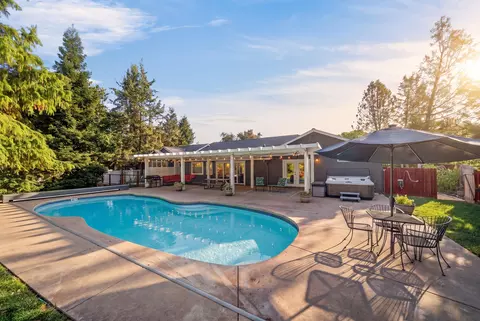 Exterior - 11420 Wales Dr, Redding, CA 96003 photo 16 of 25