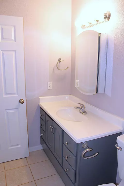 Bath - 7022 Marvin Trl, Redding, CA 96001 photo 1 of 3