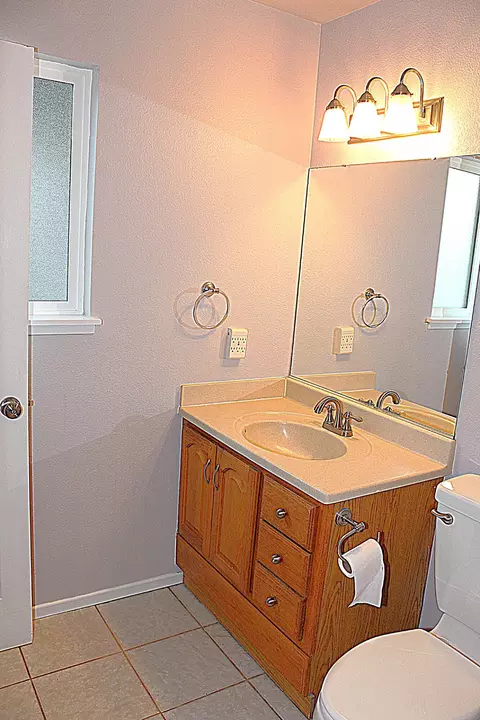Bath - 7022 Marvin Trl, Redding, CA 96001 photo 3 of 3