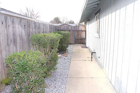 Exterior - 7022 Marvin Trl, Redding, CA 96001 photo 4 of 4