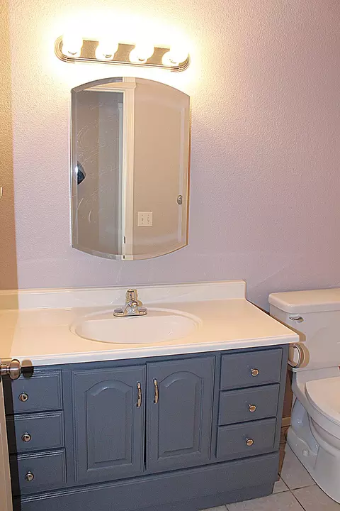 Bath - 7022 Marvin Trl, Redding, CA 96001 photo 2 of 3