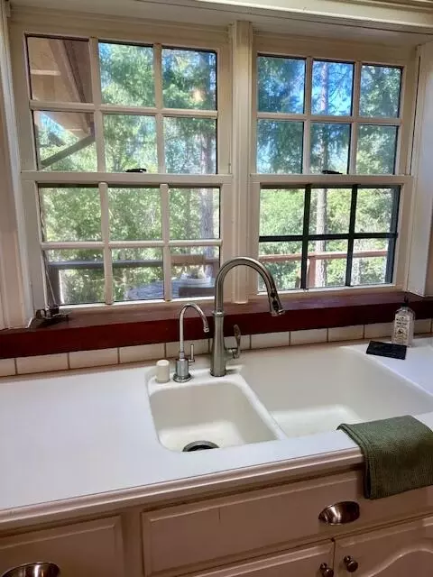 Kitchen - 261 271 Salt Flat Rd, Lewiston, CA 96052 photo 7 of 7