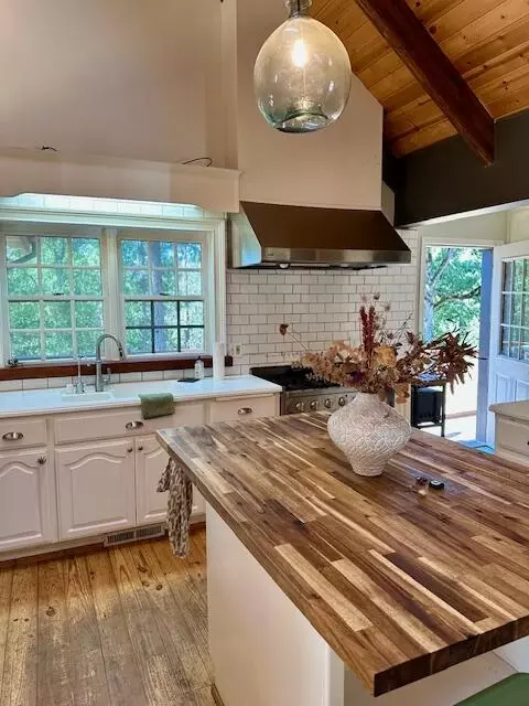 Kitchen - 261 271 Salt Flat Rd, Lewiston, CA 96052 photo 4 of 7