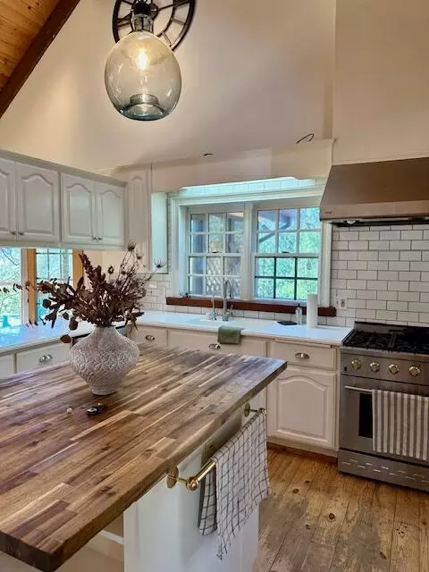 Kitchen - 261 271 Salt Flat Rd, Lewiston, CA 96052 photo 5 of 7