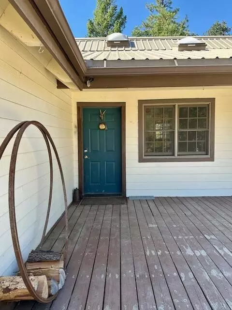Exterior - 261 271 Salt Flat Rd, Lewiston, CA 96052 photo 3 of 15