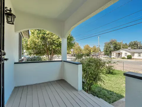 Exterior - 816 West St, Redding, CA 96001 photo 5 of 7
