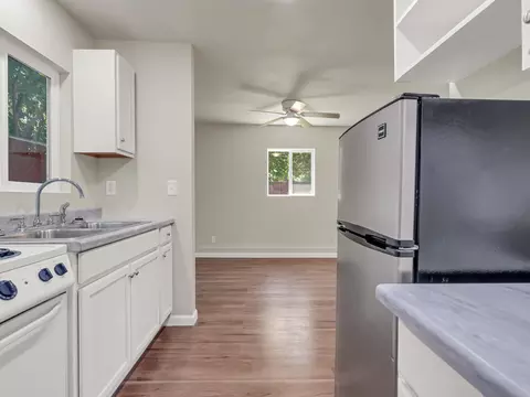 Kitchen - 816 West St, Redding, CA 96001 photo 5 of 5