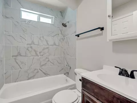 Bath - 816 West St, Redding, CA 96001 photo 4 of 4