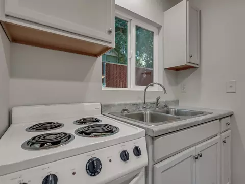 Kitchen - 816 West St, Redding, CA 96001 photo 4 of 5
