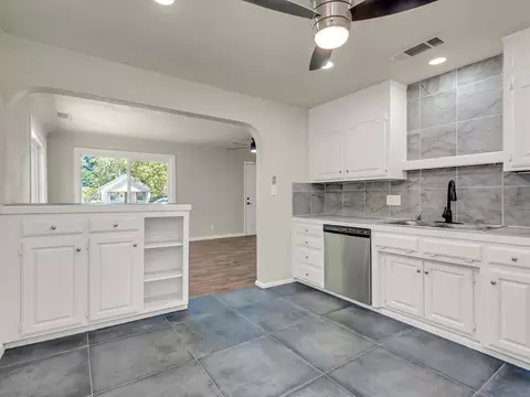 Kitchen - 816 West St, Redding, CA 96001 photo 3 of 5
