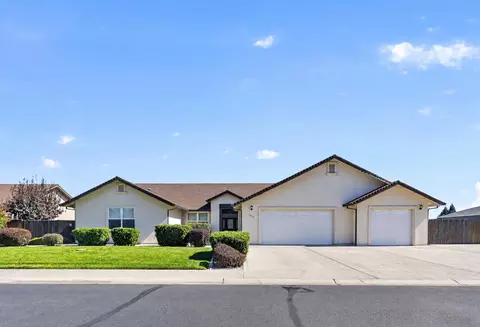 12910 Ivy Ln, Red Bluff, CA 96080