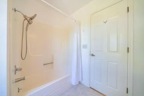 Bath - 21780 Lone Tree Rd, Anderson, CA 96007 photo 5 of 5