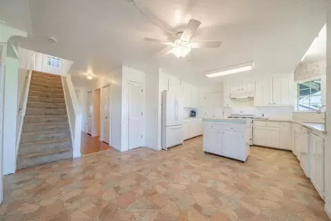 Entry Way - 21780 Lone Tree Rd, Anderson, CA 96007 photo 1 of 1